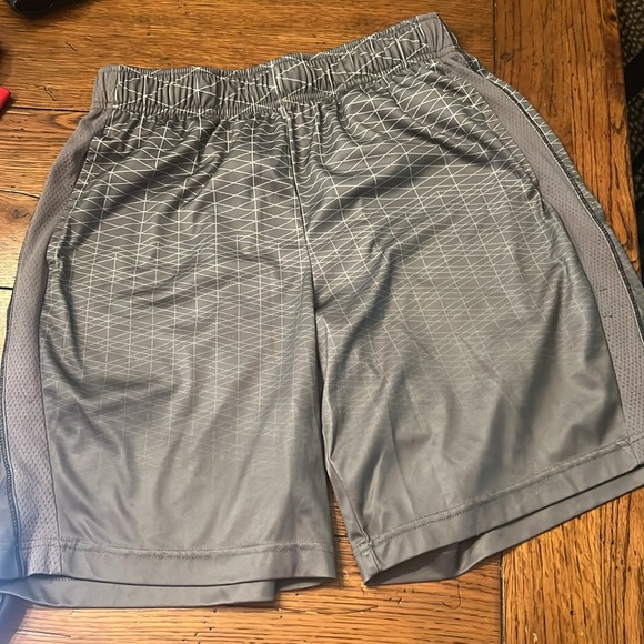 Lot of Three Men’s Tek Gear Dry Tek Shorts. - Picture 5 of 10